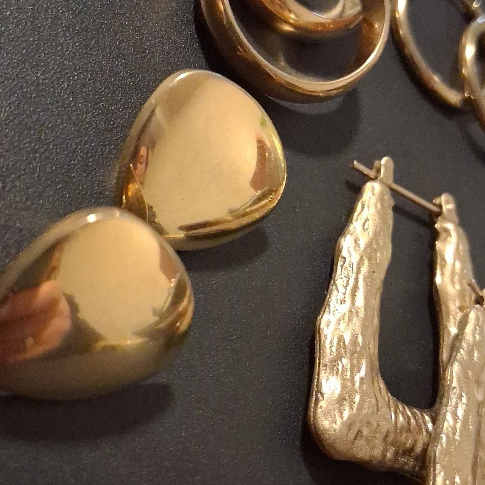 Beautiful Well Made Vintage Gold Hoop and Drop Earrings Set. - Picture 2 of 8